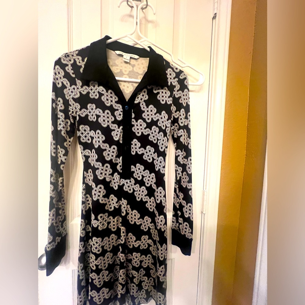 Diane Von Furstenberg black and cream long sleeve minidress, size 0